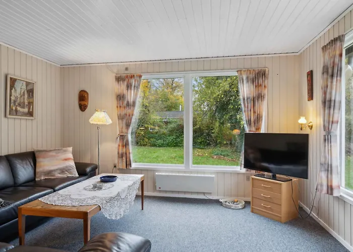 Cozy Summer House By Stevns Klint And Сasa de vacaciones Rødvig
